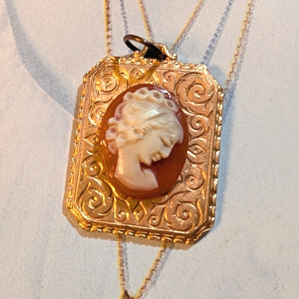 Antique Carved Shell Cameo Pendant - Picture 7 of 8